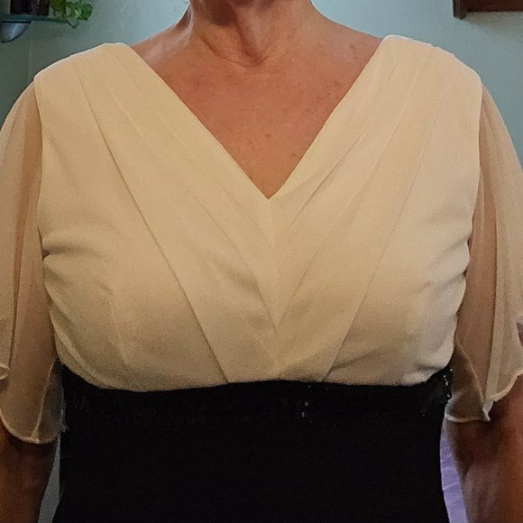 WORN ONCE! Semi-formal knee-length cocktail dress size 6 - Picture 10 of 15